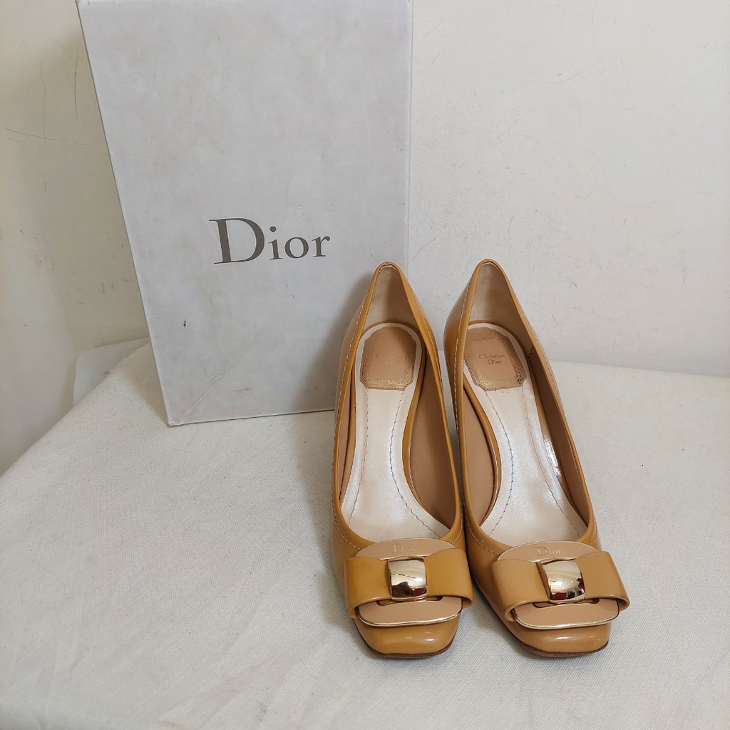 DIOR Beige Patent Leather Knot Pumps | Pre Loved |