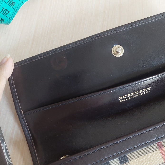 Burberry Signature Haymarket Check Large Travel Wallet | Pre Loved |